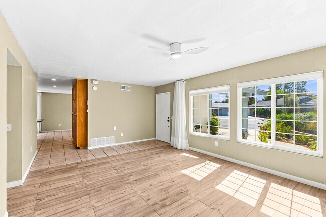 Building Photo - 11770 Treeview Pl