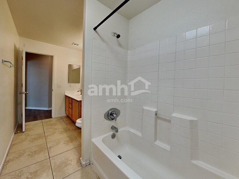 Building Photo - 45611 W Tulip Ln