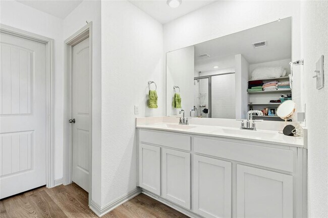 Building Photo - 224 Sweetwater Crk Ln