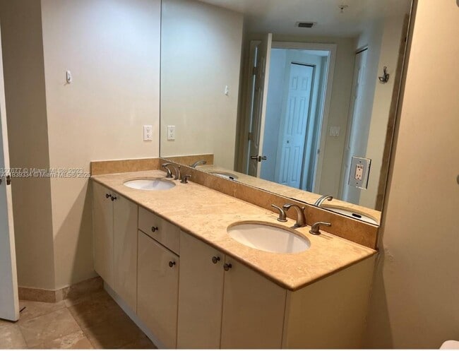 Building Photo - 1745 E Hallandale Beach Blvd