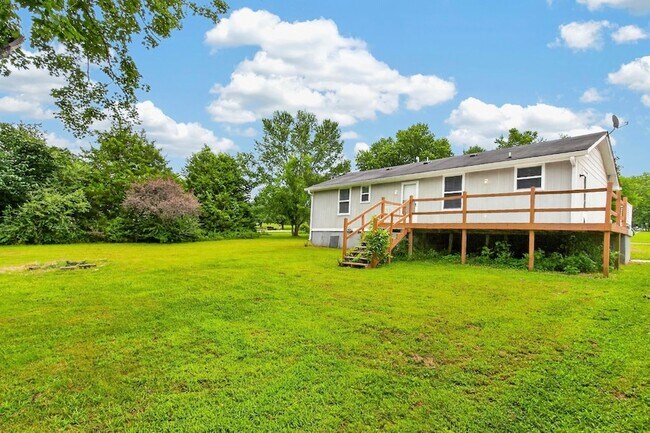 Building Photo - 1009 Lynndale Dr