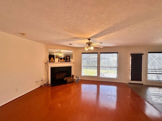 Building Photo - 2203 Nashua Dr