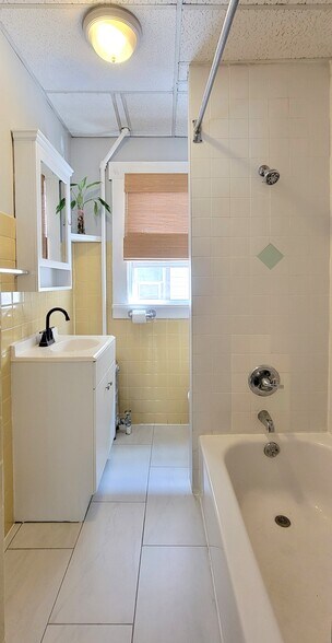 Full Bath - 16 Van Cleve Ave