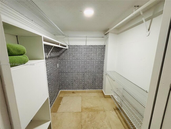 Building Photo - 2601 S Course Dr