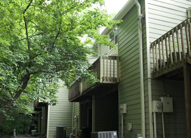 Building Photo - 140 Beechwood Dr