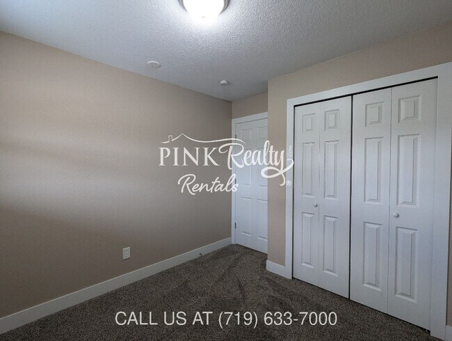 Building Photo - 2545 Lelaray St