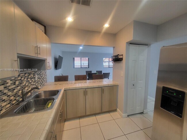 Building Photo - 2403 SW 102nd Pl