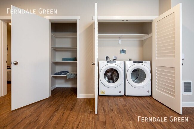 Building Photo - Pet Friendly/Private Owner - 2 Bedroom Tow...