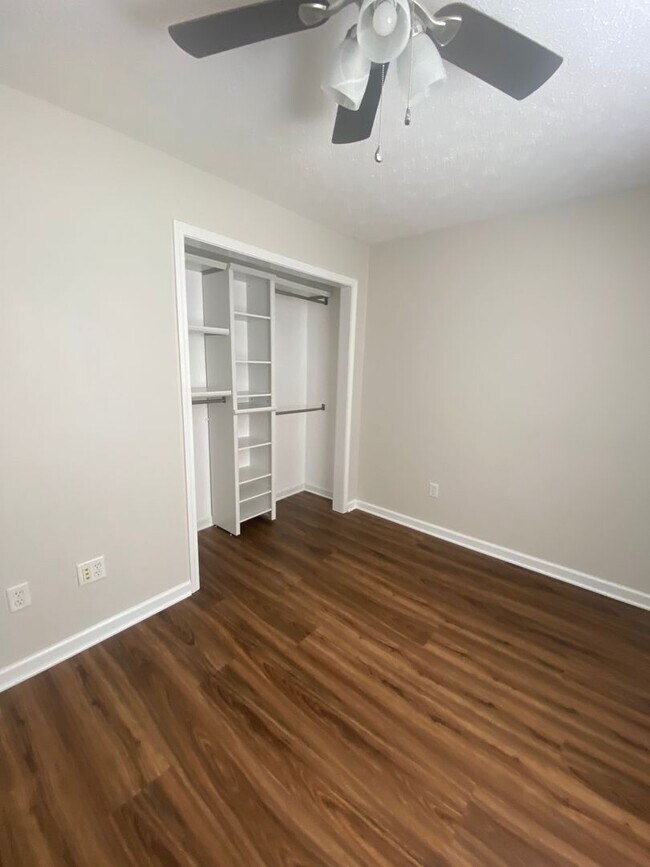 Building Photo - 3 bedroom 2.5 bath house in Cherokee