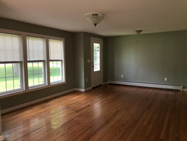 Building Photo - 201 Middle St