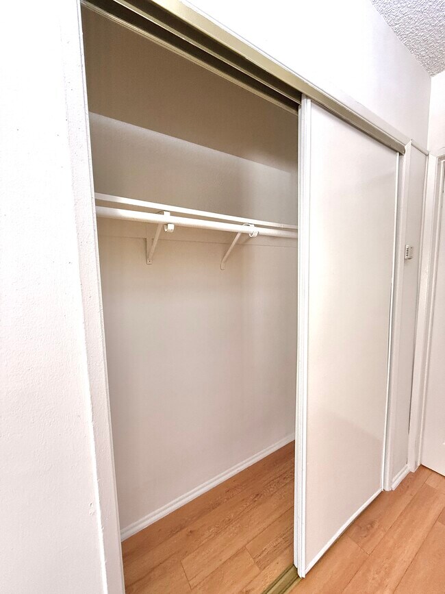 Building Photo - 14540 Hartland St