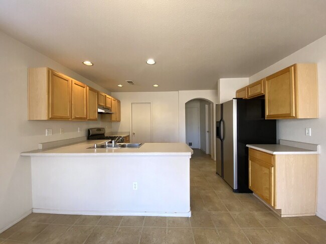 Building Photo - GATED COMMUNITY - 3 Bedroom w/Loft