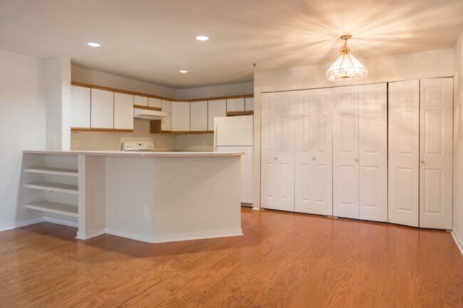 Building Photo - 33 S Boulder Cir