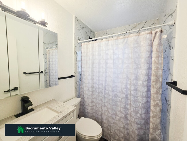 Building Photo - 7625 Lytle St