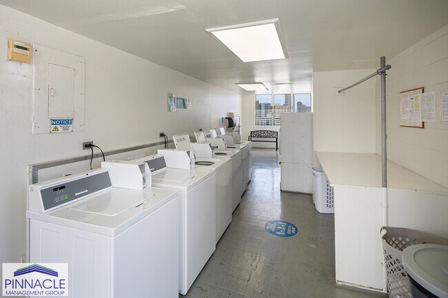 Building Photo - 2637 Kuilei St