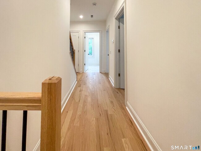 Building Photo - 100 Truman St