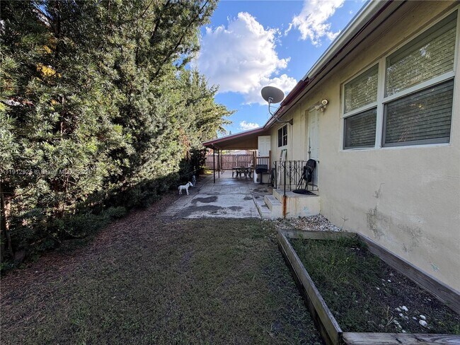 Building Photo - 45 SE 14th St