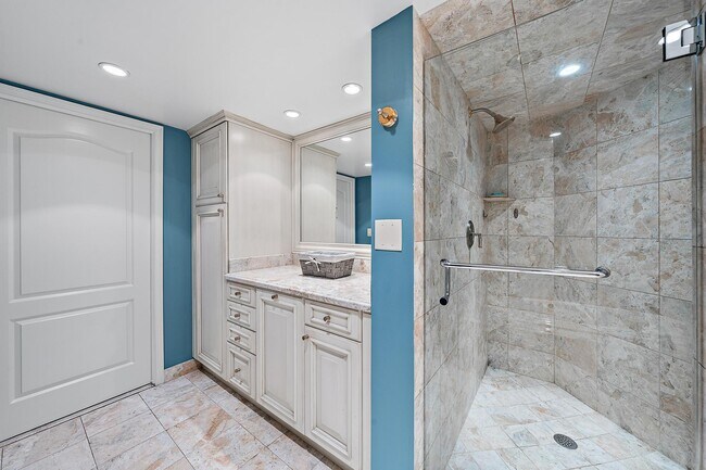 Building Photo - 5200 N Ocean Dr