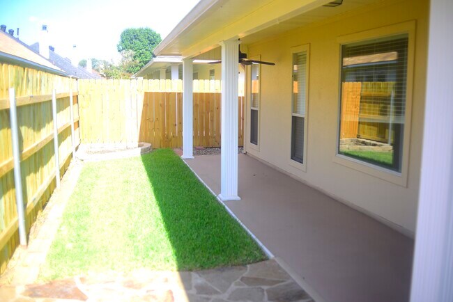Building Photo - 122 Palisade Ln