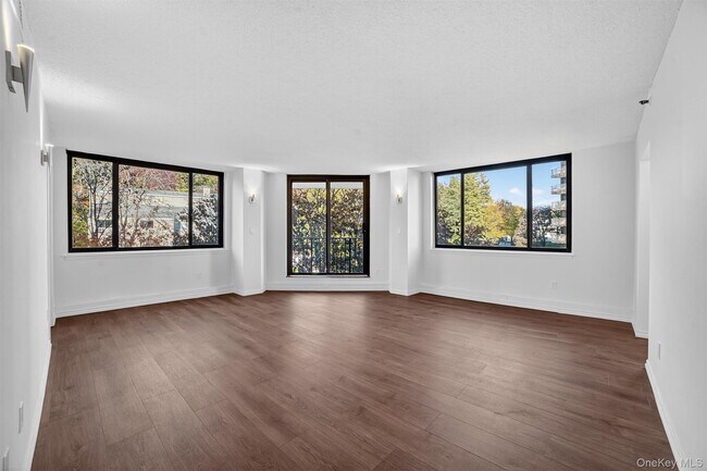 Building Photo - 25 Rockledge Ave