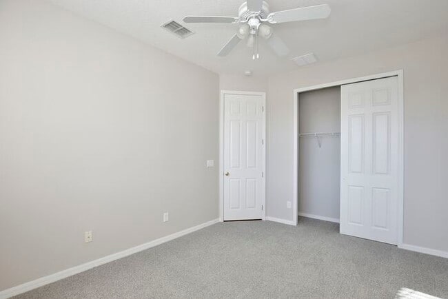 Building Photo - Spacious 4/2.5 Townhome in Gated Community in Avalon Park - Orlando