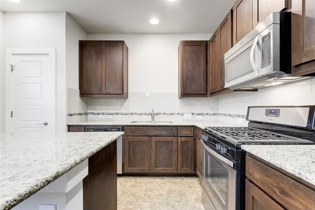 Building Photo - 1504 Lorraine Loop