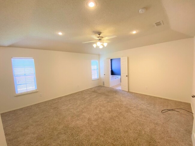 Building Photo - **BEAUTIFUL WESTCHESTER PARK HOME**