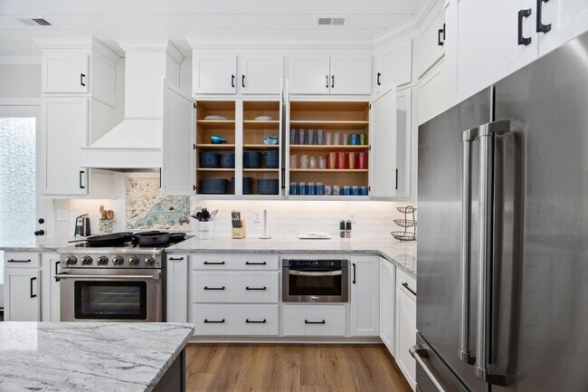 Building Photo - Gorgeous Custom Home Available for Snowbir...