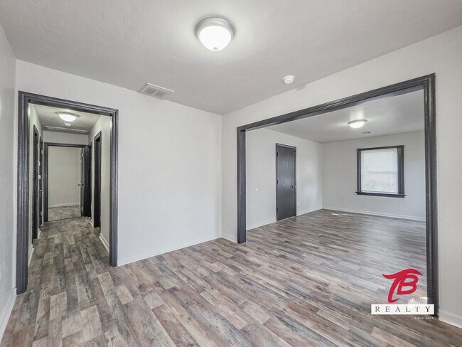 Building Photo - ozy 2-Bedroom Home in NE OKC – Affordable ...