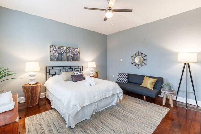 Building Photo - 1614 Mansfield St