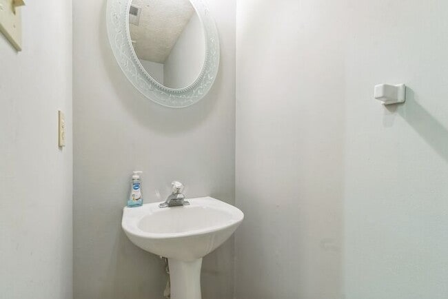 Building Photo - 5302 Treefish Ct