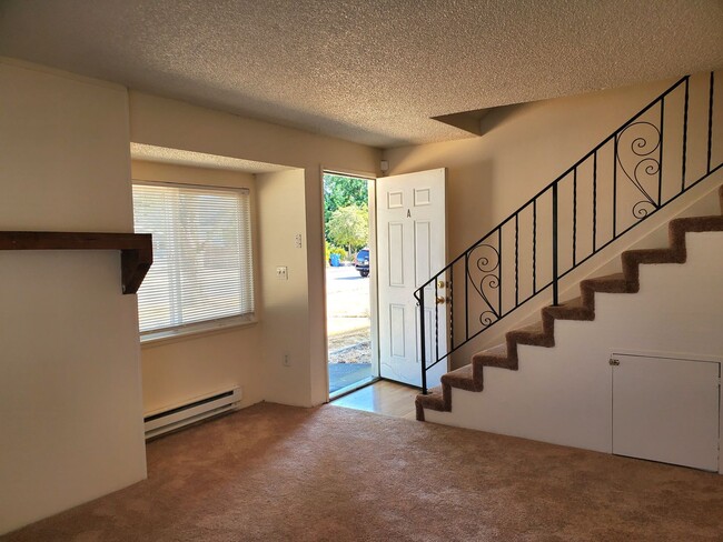 Building Photo - FG: 01010 E 35th