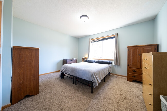 Building Photo - 8001 Vincent Cir N