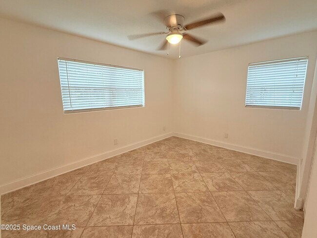 Building Photo - 320 Duet Ave