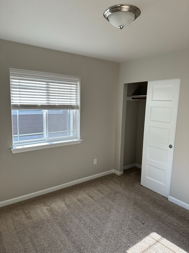 Building Photo - 4254 Dudley Dr NE