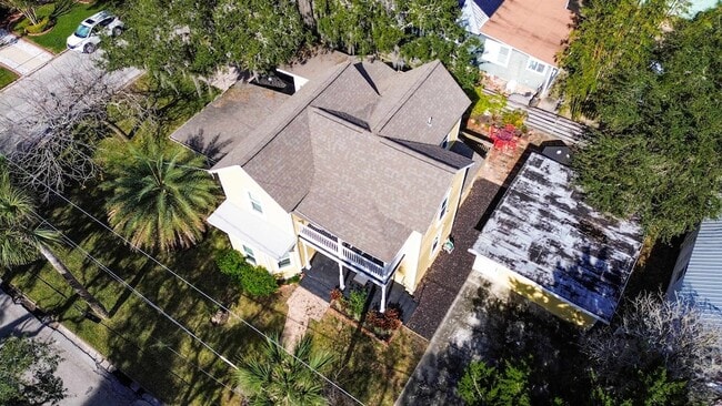 Building Photo - 14 Sanchez Ave