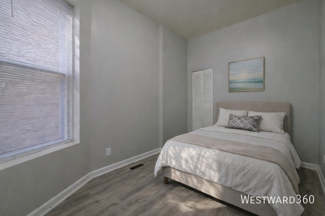 Building Photo - 6550 S Drexel Ave