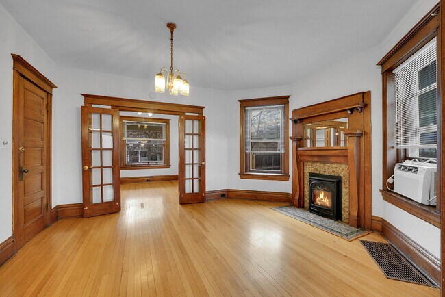 Building Photo - $2,080.95 - Charming 1 bed, 1 bath located in Denver with Bonus Flex Room!