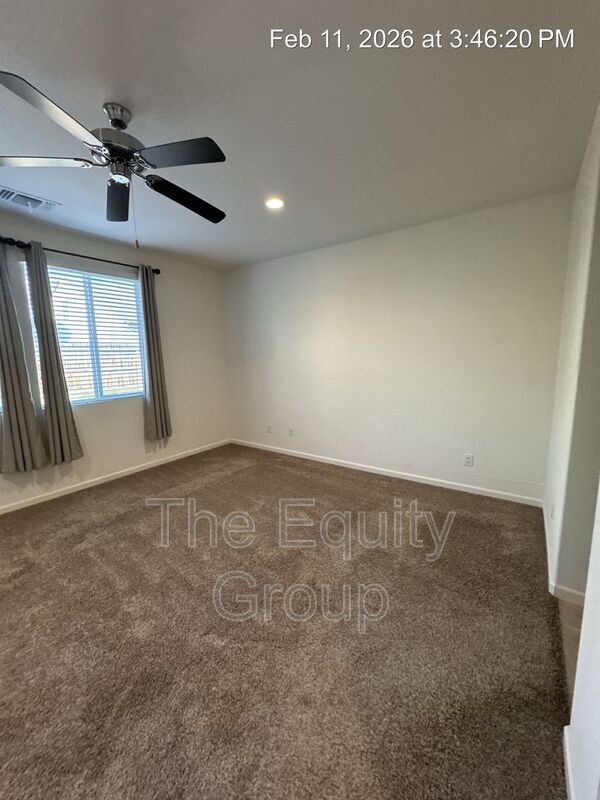 Building Photo - 4418 W Robin Ave