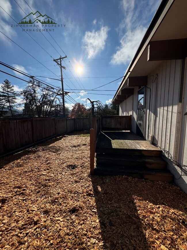 Building Photo - 5-15 W 37th Ave