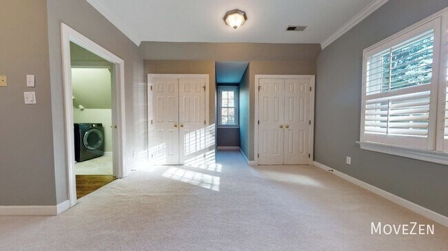 Building Photo - 123 Greymist Ln
