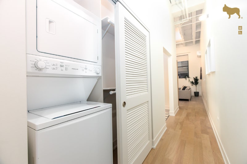 Building Photo - 84 E Adams St