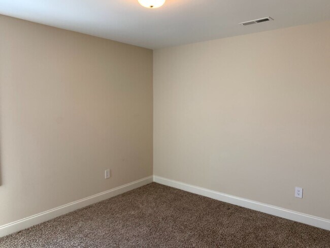 Building Photo - Whitsett / Brghtwood Farms