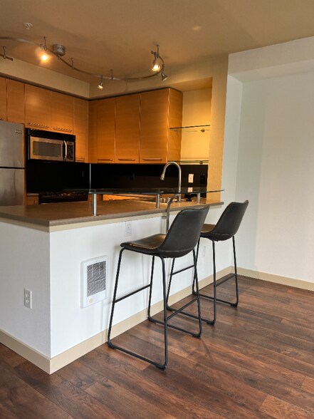 Building Photo - 1420 E Pine St