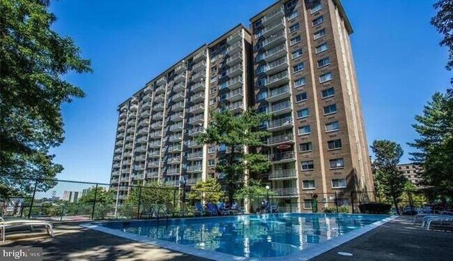 Building Photo - 2059 Huntington Ave