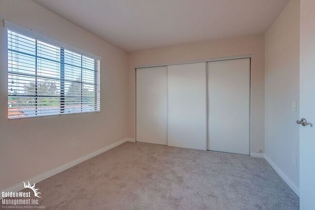 Building Photo - Charming 3Bdm 2Ba Condo in the Heart of Carlsbad - MI Special