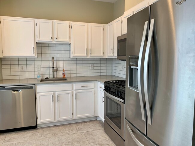 Building Photo - 4138 Fountainside Ln