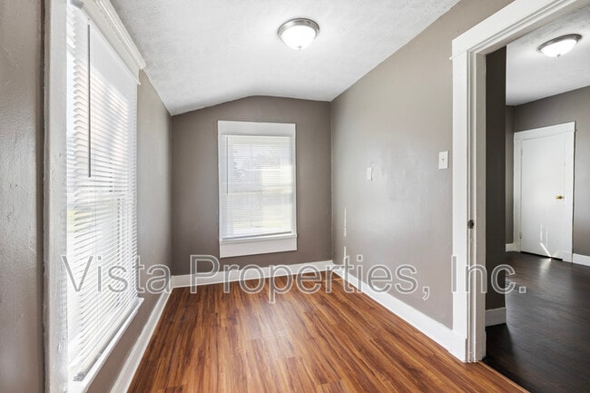 Building Photo - 835 S 38th St