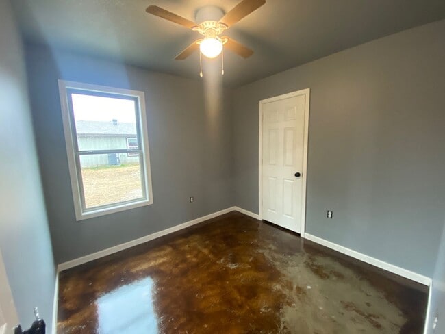 Building Photo - 3 Bed 1 Bath Trumann, AR !
