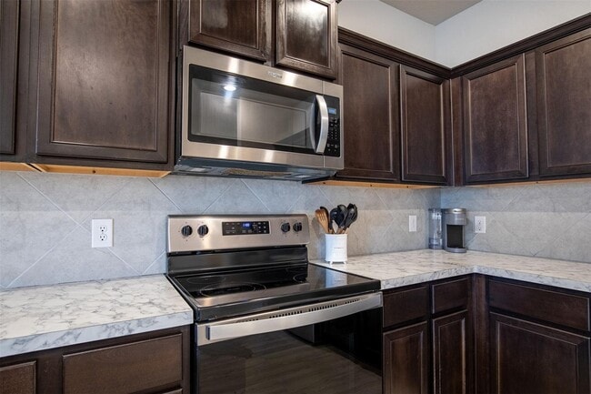 Building Photo - 2308 Davenport Dr